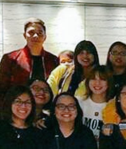 Tayo lang ang fandom na magkatabi lang ang “GOOD FRIENDS”....

WAGAS NA ANG KILIG NATEN!!!MALALA NA TALAGA TAYO!!!
BUSET! HIRAP NG TIGANG!!!😂😂

#ALDUBEnjoyHK 🇭🇰