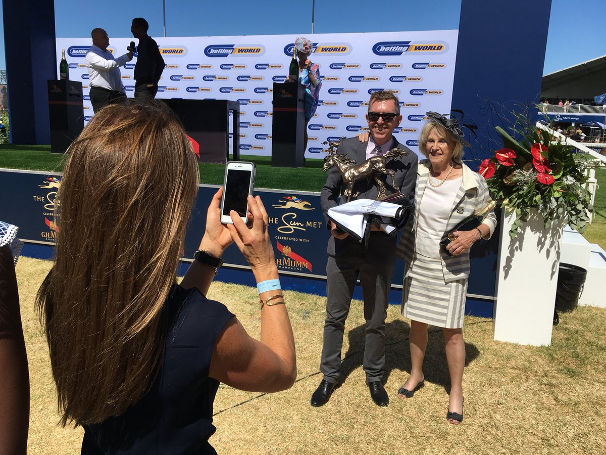 Paul_Raphaely's tweet photo. So proud of @oscarfoulkes and Veronica. Sergeant Hardy destroyed the field for a fantastic win at The Met #MyInLaws https://t.co/EatyBrcr1X