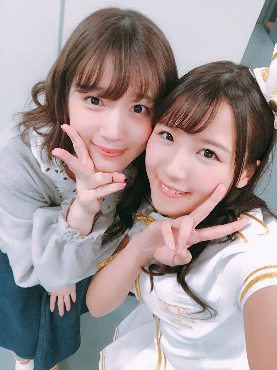 hiroseyuuki's tweet photo. 内田真礼さんと写真を撮っていただきました…かわいい…🍹！！
やさしくて下さってありがとうございます。どんな人の心もハッピーにしちゃう真礼さんが大すきです。

イセスマの推しはエルゼお姉ちゃん。リンゼといっしょにいるエルゼがすき👊
#イセスマ https://t.co/MQdyn1VsLt