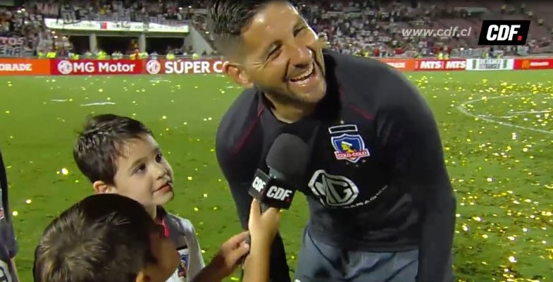 TNTSportsCL's tweet photo. [VIDEO] 🎥 La cuota de ternura en la #SupercopaMG la regalaron los hijos de Agustin Orion (@ColoColo) https://t.co/eTBTZlb4MA https://t.co/B49zh6qpaq