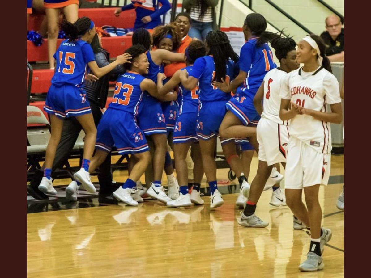 coach_deas's tweet photo. I am so proud of our team and and we appreciate all the support we get from our fans,student body, faculty and staff & the Northeast family. #ForwardNeverBackward
#FEARTHECAVALIER @Sabrina_suber @RNECavaliers @RNESaber @RNEAthletics https://t.co/fxoUWsuQyn