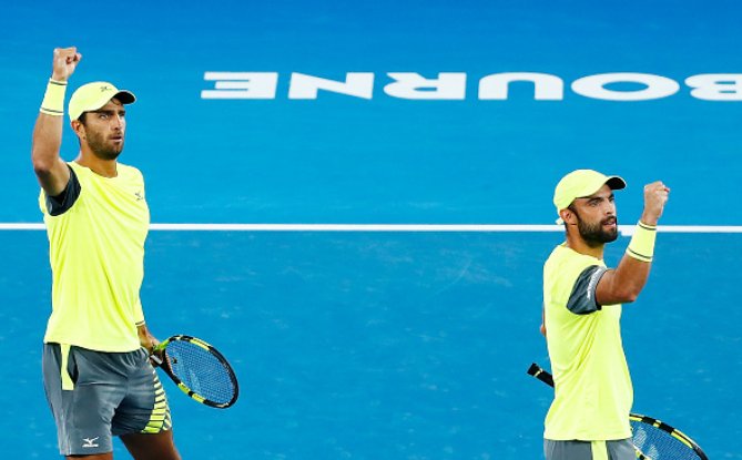 TenisColombiano's tweet photo. Juan Sebastian Cabal y Robert Farah 🇨🇴 subcampeones del Abierto de Australia al caer 6-4 6-4 contra Oliver Marach 🇦🇹 y Mate Pavic 🇭🇷 . Gracias muchachos, su esfuerzo y trabajo les traerán más temprano que tarde el título de Grand Slam que tanto merecen. #vamosCabalFarah https://t.co/Ard54z92pT