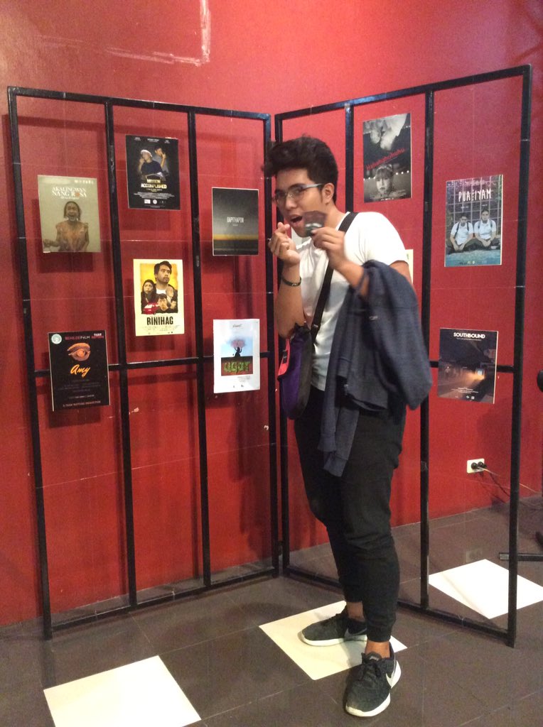 josecarlosIII's tweet image. Last year, pinagsisihan ko kung bakit isang cluster lang ang pinanuod ko. Dami kong narinig sa kabatch ko na,

"Maganda yung ganito.."
"Ang deep nung message nung sa cluster ganyan"

Kaya ngayon taon bumawi ako, PINANUOD KO LAHAT! Hahaha and trully, i'm in awe. Salamat @cinemapua