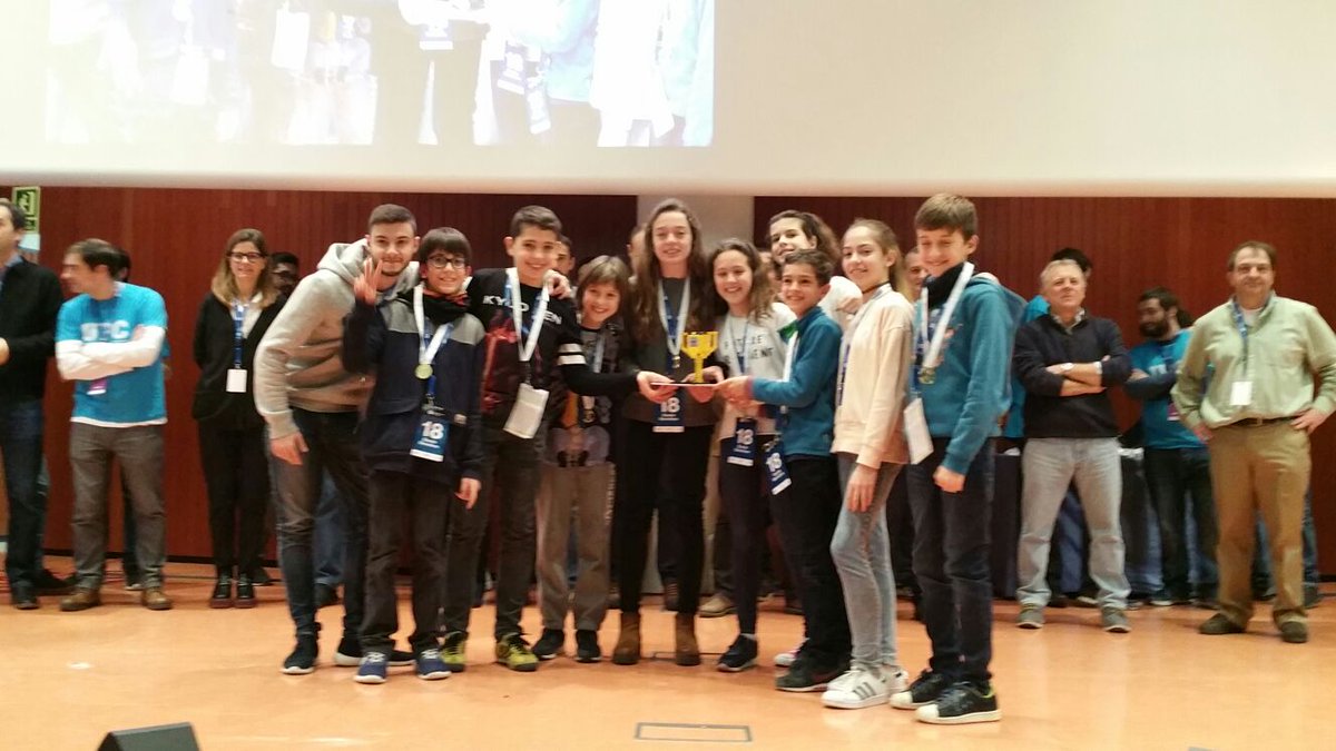 la_UPC's tweet photo. El Premi LEGO Education Robotix a les Joves Promeses se l'endú l'equip de l'Escola Barcelona @escolabarcelon1. Felicitats!!! #FLLUPC https://t.co/yCpyKVev4y