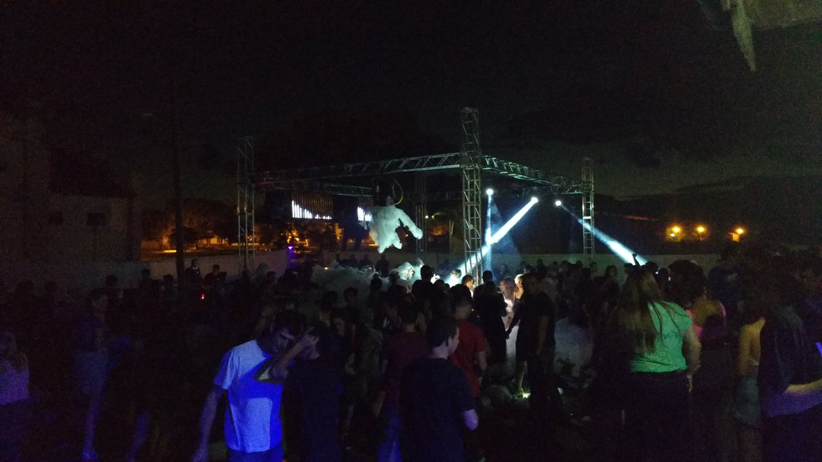 GataFest's tweet photo. #FDE 🎉💣💥 https://t.co/iSvrMaXstz
