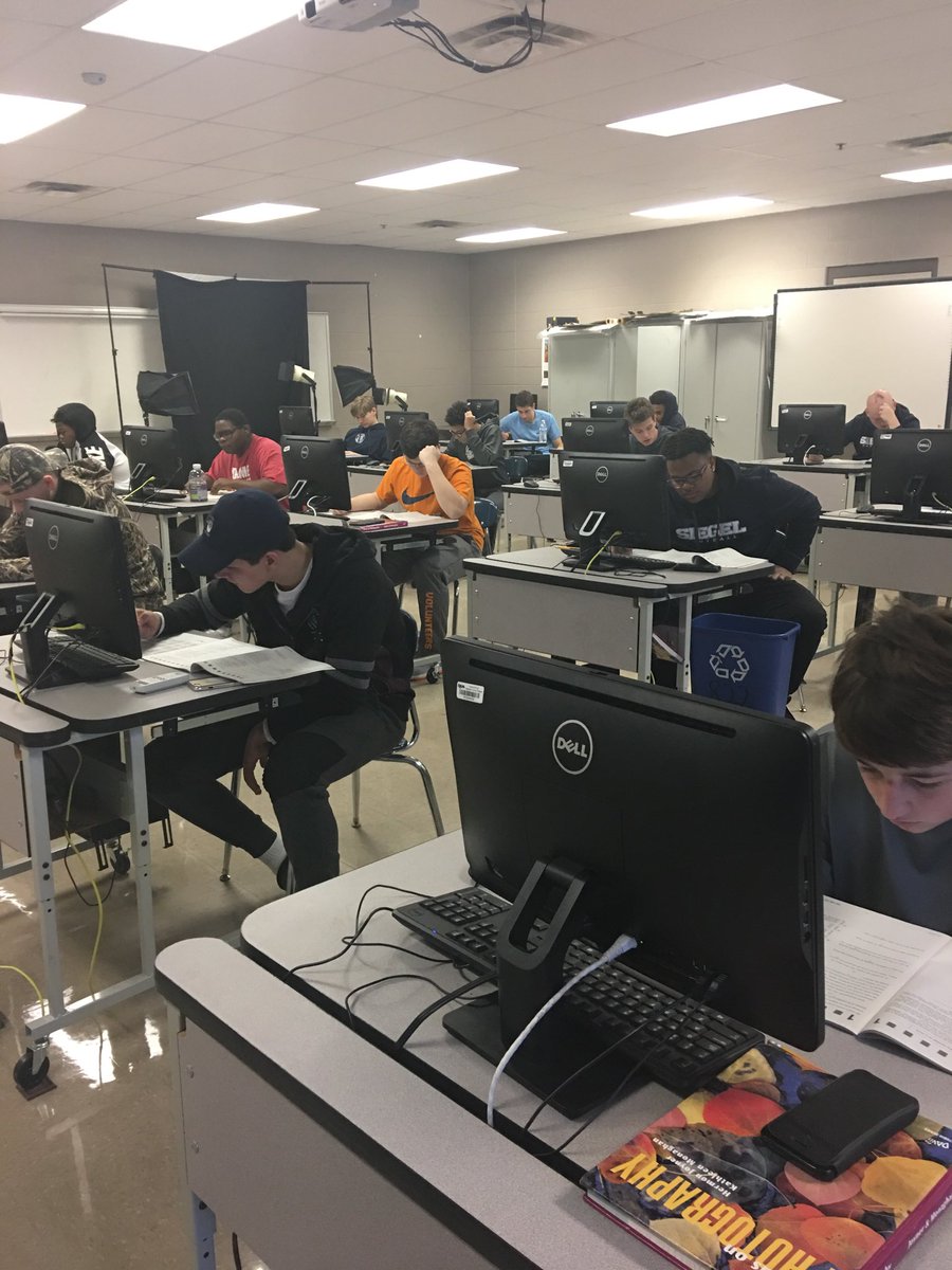 lorie_gober's tweet photo. Shout out to Ms.Miller and Coach Pitts for helping our football guys become “Stars”! #practiceact #StarsShine @siegelfootball https://t.co/nAYNSKq7un