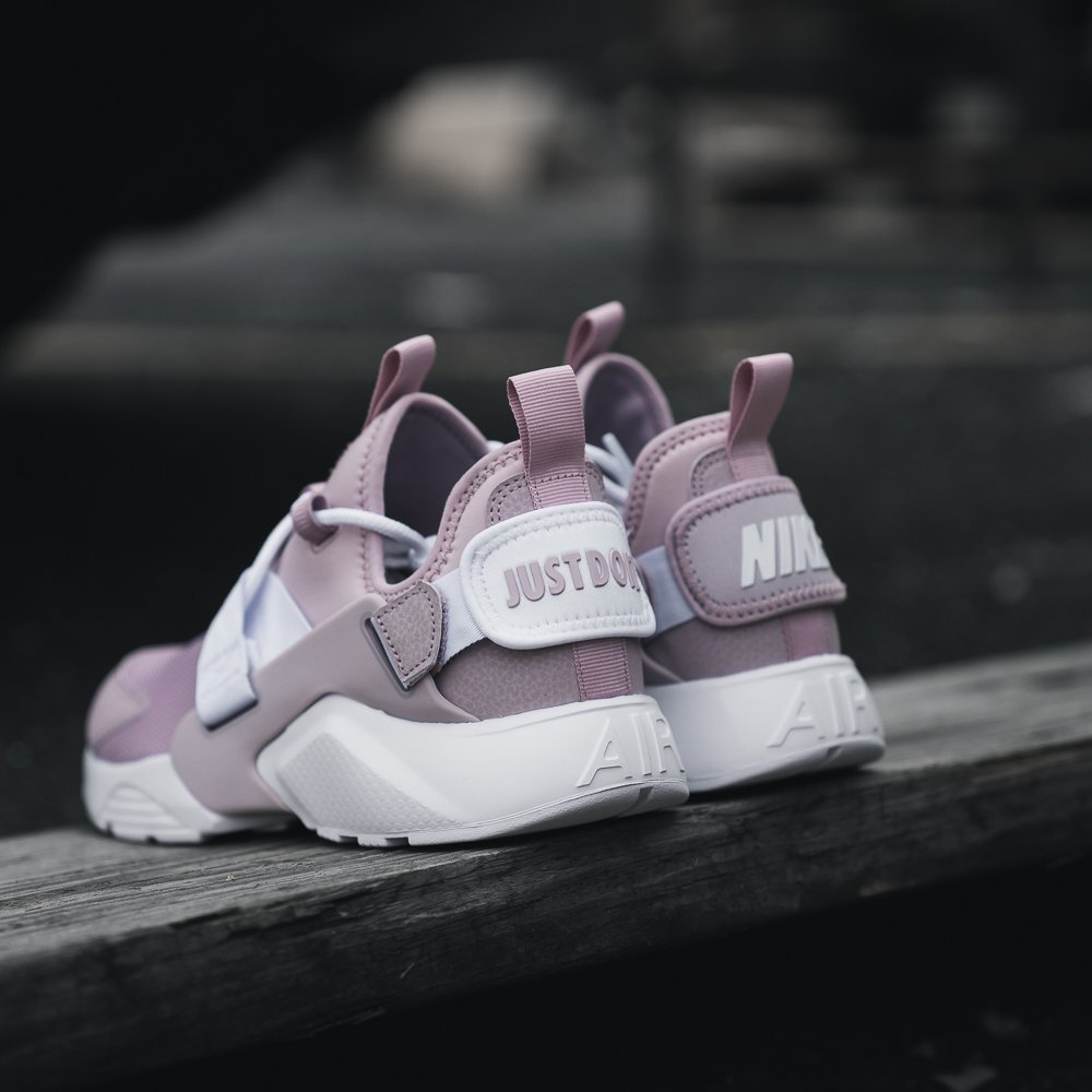 nike huarache city low particle rose