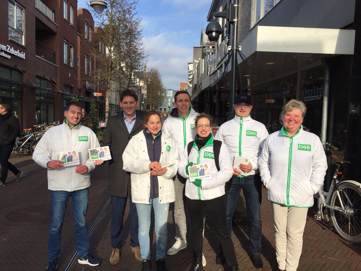 Een zonnige middag in de opgeknapte binnenstad van Alphen met het team van D66 #ingesprekmet. Nog 53 dagen tot de verkiezingen!