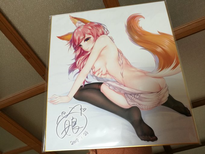 明日のイベントに頒布する玉藻の前抱き枕カバーについている特典色紙です。イラストはセーターキャス狐のR18バージョンです～ 