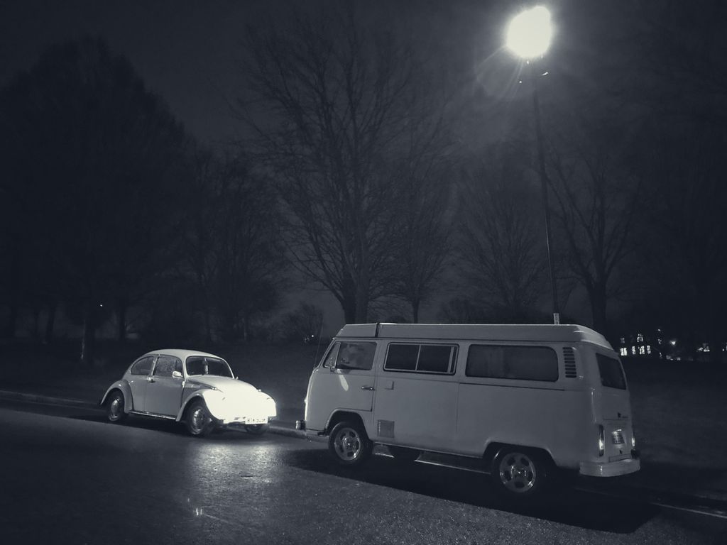Babs got chatted up by Billy last night whilst on her candle lit dinner for two in Hillyfields. I hope she got home before midnight. 

 #babsthecamper #vw #vwcamper #vwcampervan #vanlife #vanlifer #vanlifer #roadtrip #roadtrippin #kombi #vwkombi