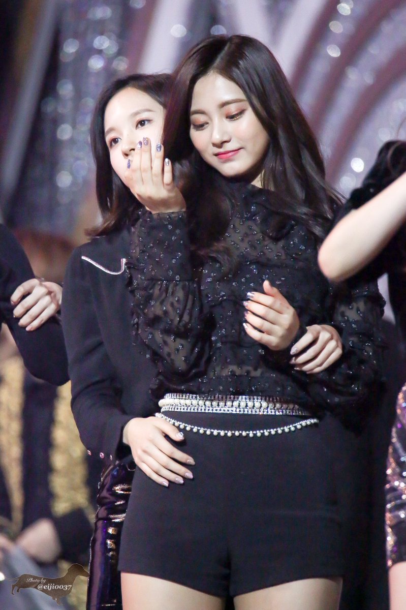 eiji0037's tweet photo. 180111 트와이스 골든디스크 어워즈📜✨
@JYPETWICE 
#TWICE 
#쯔위 #TzuYu #ツウィ #チュウィ #子瑜 
#미나 #MINA #ミナ https://t.co/urOOQiGKnD