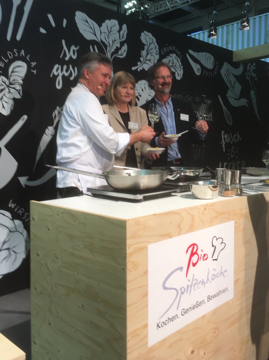 Harteneck_Wein's tweet photo. Essen ist fertig #BioIGW18 https://t.co/ZSb0kqfdGi https://t.co/fklbLropzX
