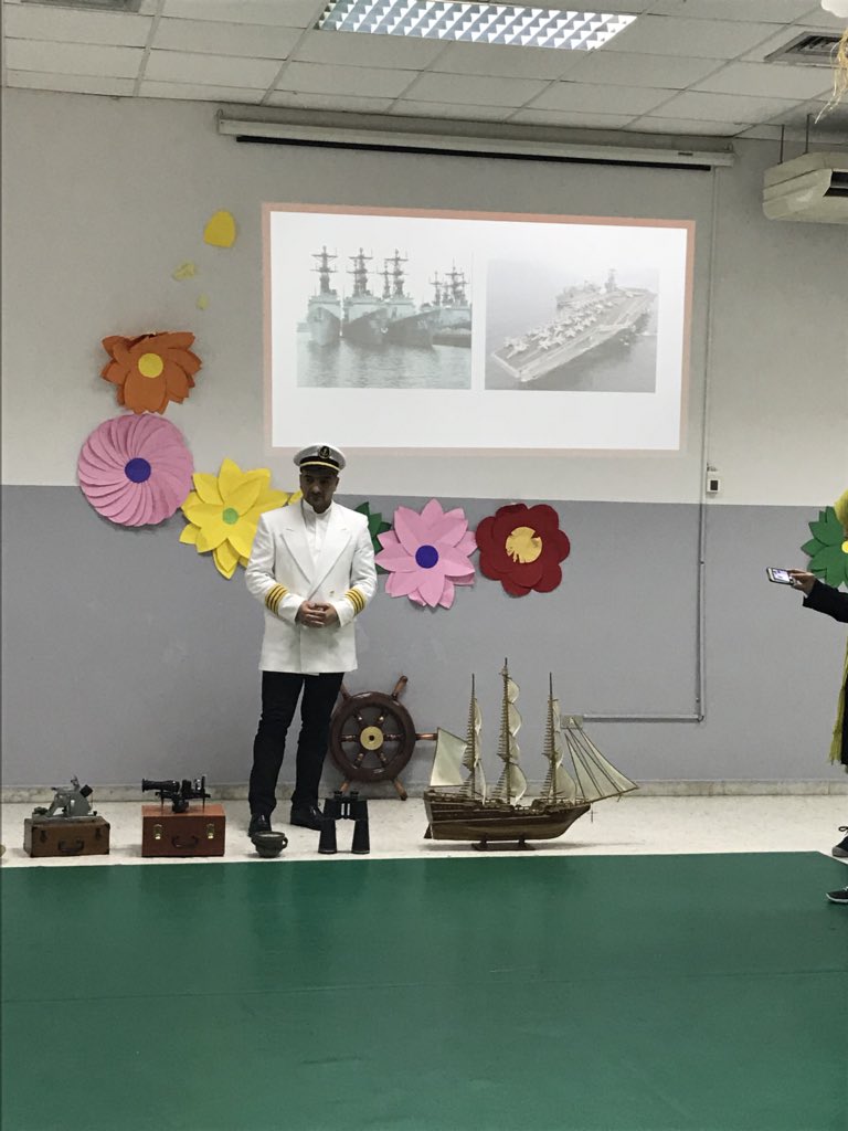 Grande_Section's tweet photo. Visite du capitain # questions # réponses # outils #sécurité# recherches #transport maritime @Hhhsinfo @tbaassiri https://t.co/g7Q7flYqKh