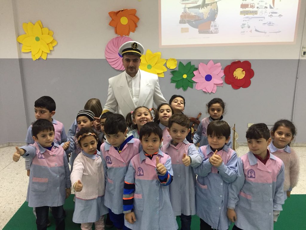 Grande_Section's tweet photo. Visite du capitain # questions # réponses # outils #sécurité# recherches #transport maritime @Hhhsinfo @tbaassiri https://t.co/g7Q7flYqKh