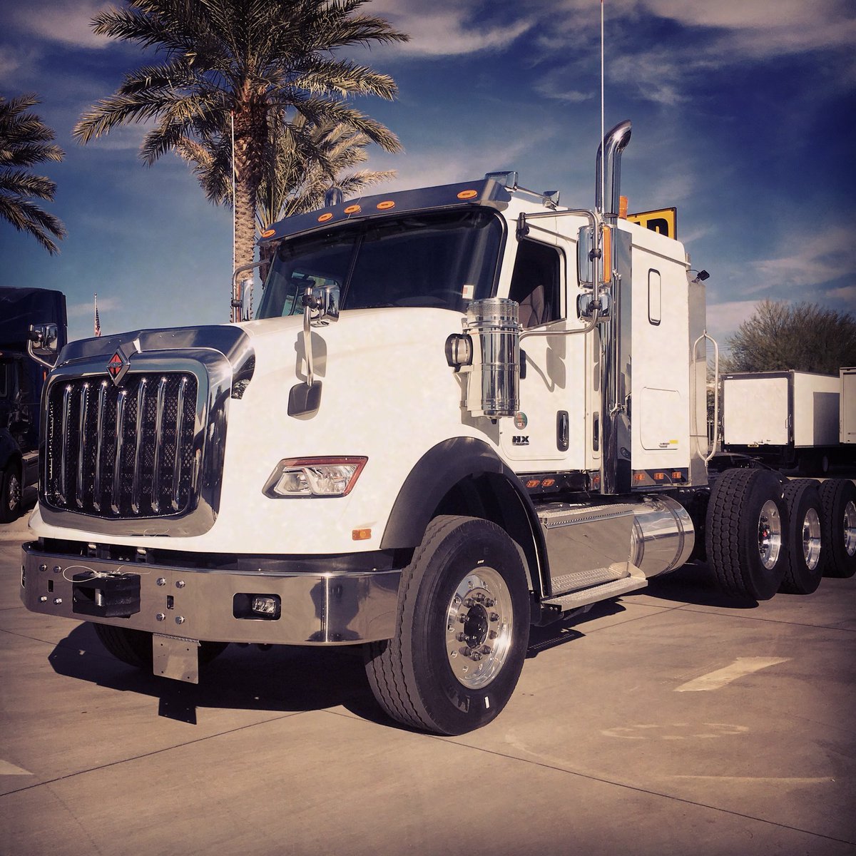 tomptrucksales's tweet photo. Heavy haul tractor HX Cummins Power. #cummins #rwcgroup #phoenix #hx #navistar #semicrazy #internationaltrucks https://t.co/ZFheYUfzGY
