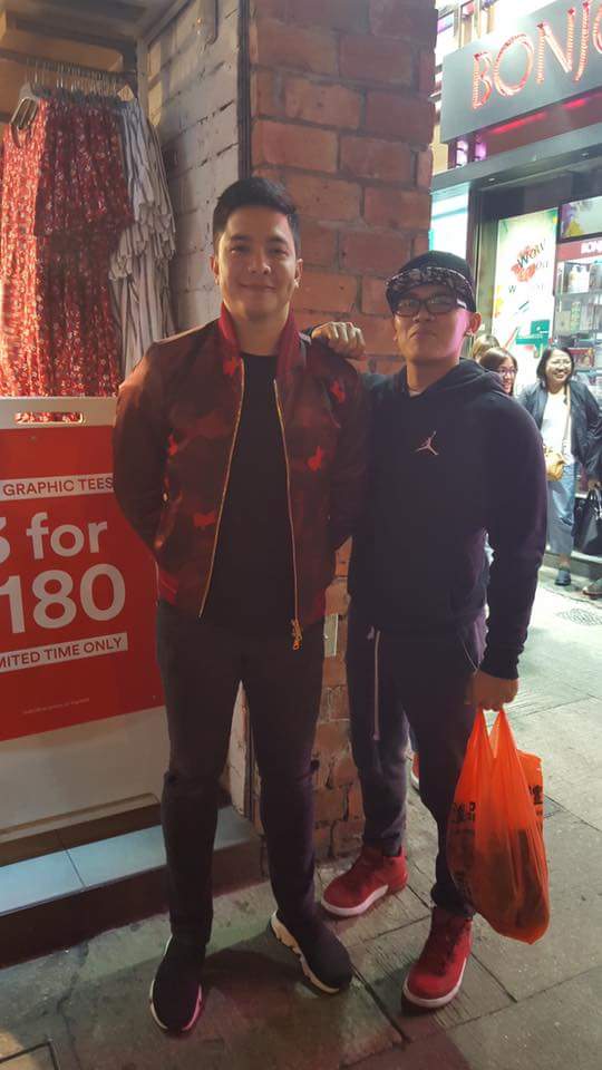 <a href="/aldenrichards02/">Alden Richards</a> with fan boys 😊😊😊 

© jun gabuya 
#ALDUBEnjoyHK - J