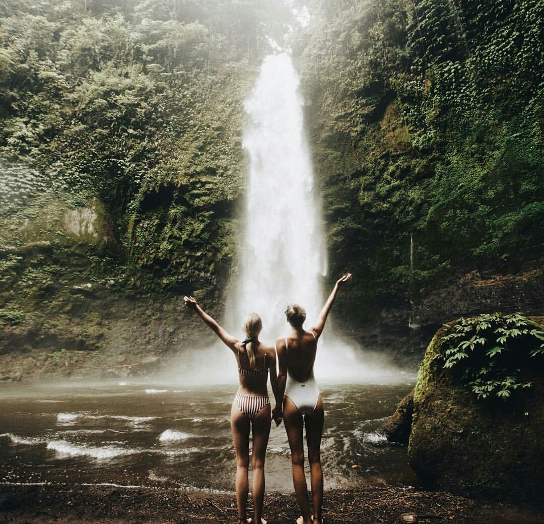 Perderme junto a ti y recorrer el mundo de tu mano. 

— Juliánae; Corfú Island, 2018.