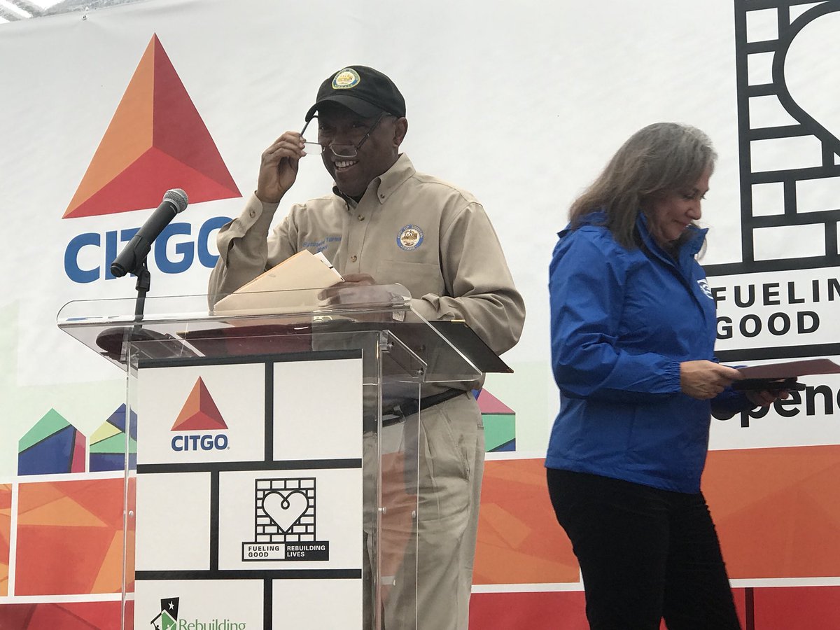 SylvesterTurner's tweet photo. .@CITGO is donating $6 million to @RebuildingHouston with the immediate goal of repairing 300 homes in Independence Heights. 

I am proud to join @Karla4Houston and @JacksonLeeTX18 as we commemorate the work they have done during #Harvey and continue to do after. #FuelingGood https://t.co/2JJtwWSmf0