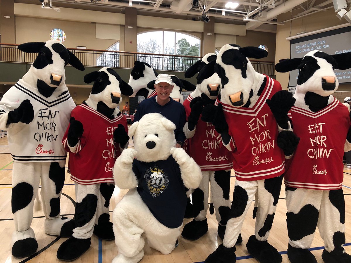 Anne_H_Wright's tweet photo. Special guests for the 30th Annual Polar Bear Run.  Way to go runners!!! https://t.co/CY32SDOdf6