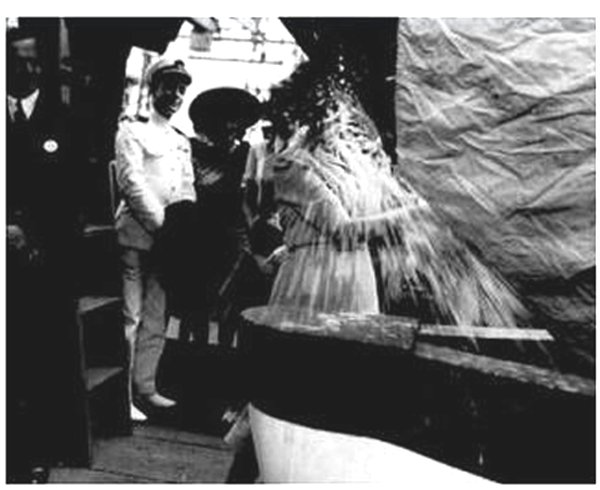 #OTD in 1944, <a href="/AIMMuseum/">AIMMuseum</a>'s USS Razorback (SS-394) was launched at Portsmouth Naval Shipyard, Kittery, ME, christened by Mrs. H.F.D. Davis.
museumships.us/subs/razorback