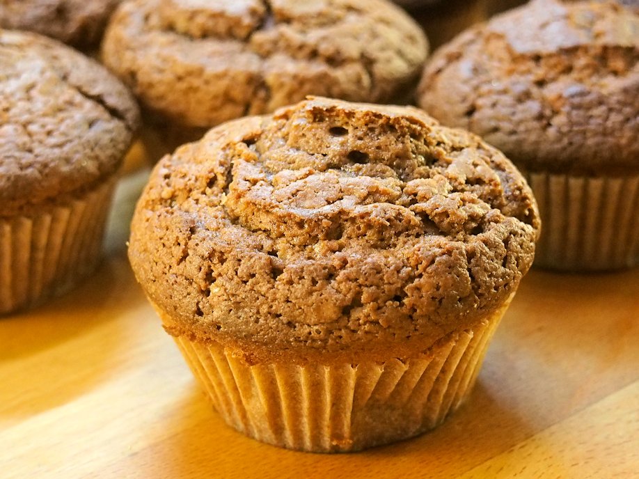MukanaMaku's tweet photo. Voiko muffinsseihin laittaa likaa Nutellaa? Ilmeisesti ainakaan 2dl ei ole vielä liikkaa :) #nutellamuffinssit #mukanamaku #leivonta #muffinssit #muffinit https://t.co/8gMweFLqDH https://t.co/WufSqh5cgA