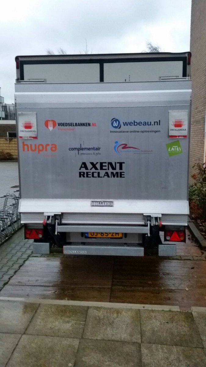 Bedankt Bert en Yannick van AXENT reclame! Echt top dat jullie al 4 jaar onze busbelettering verzorgen!!!