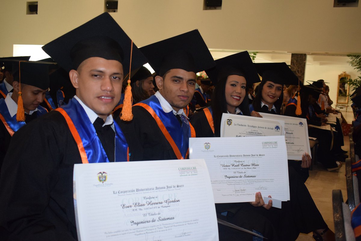 Unitecnareduco's tweet photo. #Grados2018 Felicitaciones a cada uno de nuestros graduados! #OrgulloTecnarista #YosoyTecnar https://t.co/9G3aPNNXgS