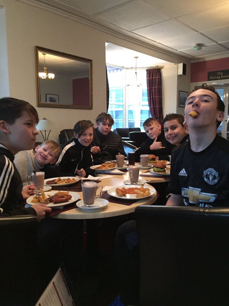 Team bonding meal <a href="/royal_sportsman/">RoyalSportsman Hotel</a> after our cup game in Porthmadog ❤️⚽️🏆 #WeAreRhos