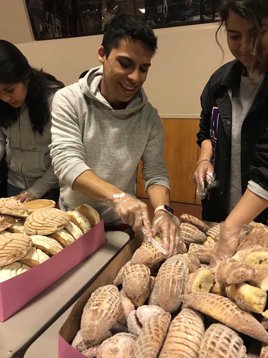 FresnoStateCYC's tweet photo. Putting our Volunteers to work!#CYCFresno2018 https://t.co/ulgdUsw9lJ