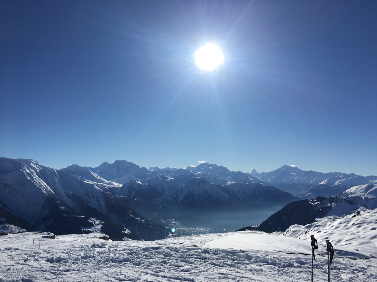 backsideverbier's tweet photo. Une belle journée ensoleillée.
Et vous, vous êtes où ce week-end?
#backsideverbier #backsideverbierteam #beautifulalps #fun #ski #snow #matterhorn https://t.co/HxqGYDtZ3X