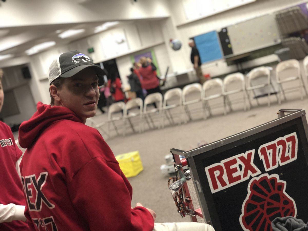 DHS_ETprograms's tweet photo. Today, DHS students from all of our Engineering and Technical programs came together to help support Baltimore County middle school students.  Lots of fun and a great experience for all! @BaltCoPS @CTE_BaltCoPS @SkillsMaryland @SkillsUSA @FIRSTweets https://t.co/todhYwz96E