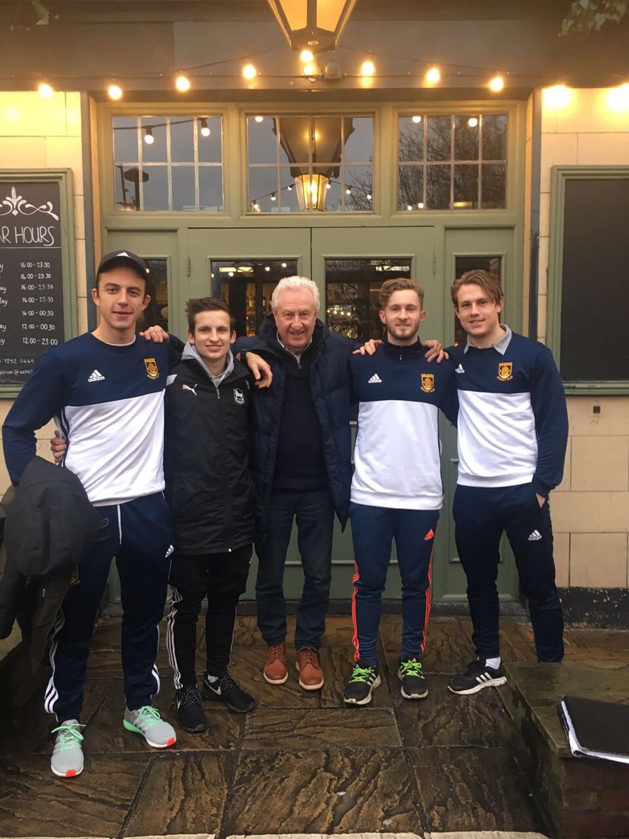 Top game for the <a href="/Guildfordhc/">Guildfordhc</a> lads winning 10-2 🔥🔥 #3

Sitting third on the table with plenty more work to do !

#11goals #safastakeover

@tansie_bott @Remtyl @Matthew_Madsen