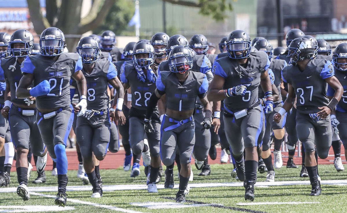 BrianTillman30's tweet photo. Extremely‼️Blessed To Receive My First Offer From Millikin University All Praises To God #GoBigBlue🔵⚪️ @coach_Harris23 https://t.co/9xAknDrIhV