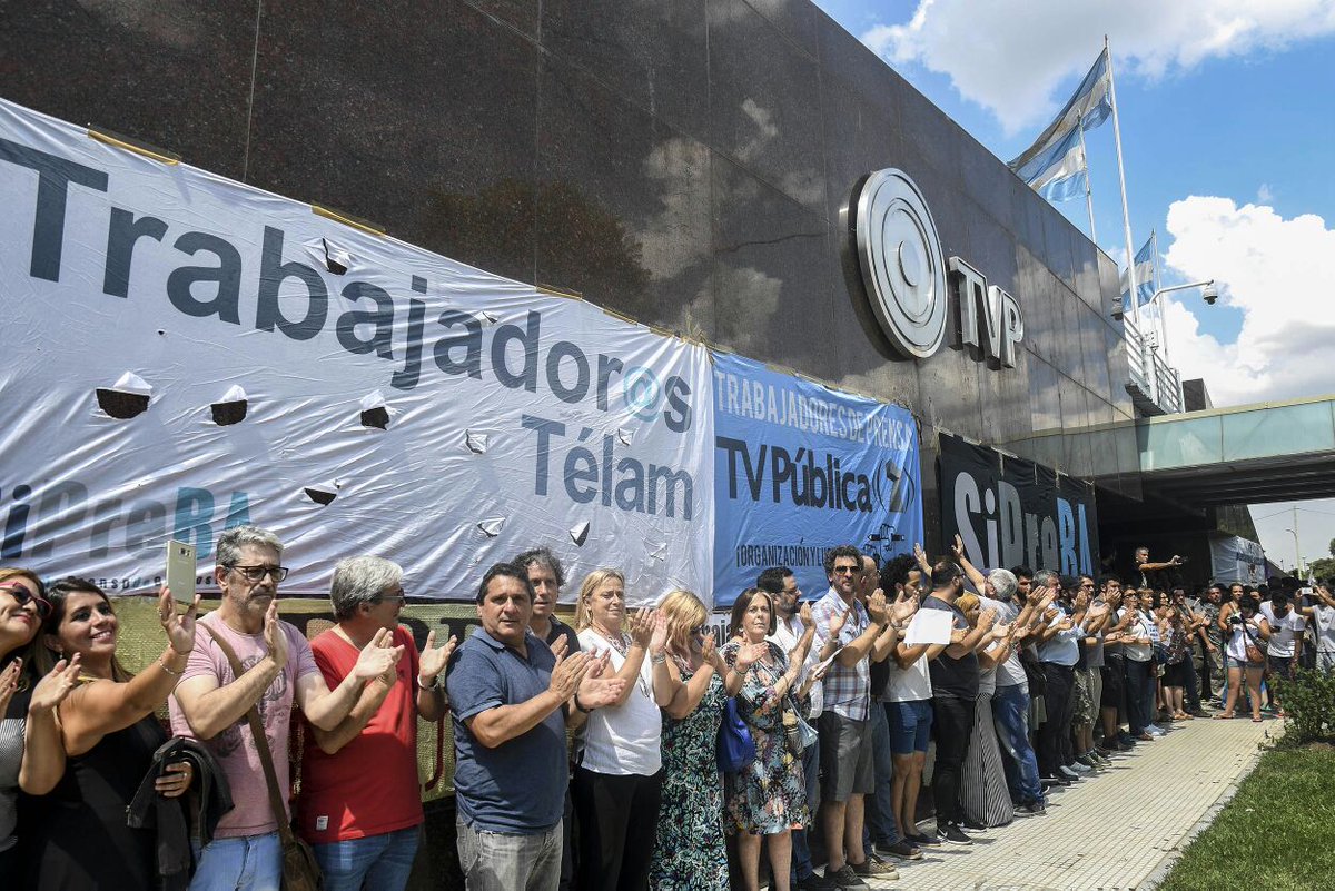 Canal7SiPreBA's tweet photo. #NoAlVaciamientoEnTvPublica #MenosNoticiasEsCensura  Una redacción paralela y precarizada para profundizar el apagón informativo en la #TVPublica. Comunicado de los trabajadores de prensa de Canal 7➡️https://t.co/yNIbTaOfBK https://t.co/xzLKLapXaf