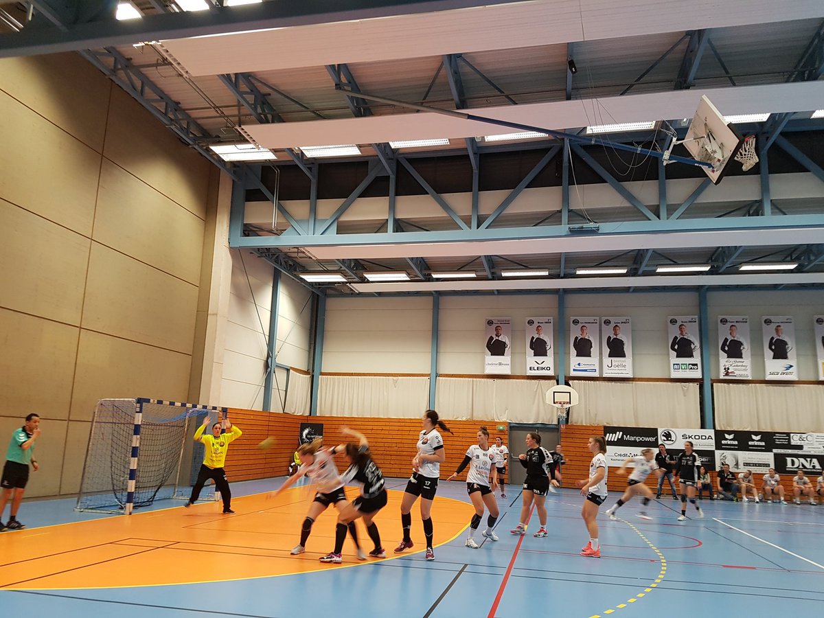 Isabelle_Kohl's tweet photo. #challengeATH #Handballfeminin on vibre avec les joueuses https://t.co/9c2NYGdZEq