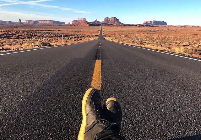 KarateKactus's tweet photo. "My mama always said you got to put the past behind you before you can move on" - Forrest Gump 🏃🏻
.
.
.
#monumentvalley #forrestgump #nature #scenery #tourlife #roadtrip #nike #airforceone #af1 #af1sf https://t.co/SF1eJG8iZA https://t.co/p1gz1lzRUF