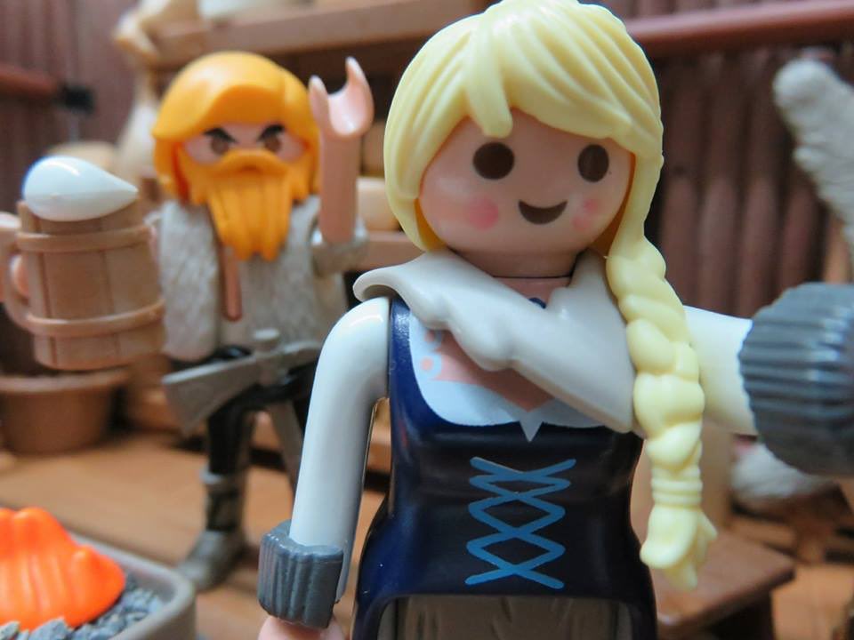 Playclicks's tweet photo. Matuxplay abre la veda. Llegan los #ClickSelfies a #playclicks. ¿Tienes un #playmobil y cámara de fotos? ¡Deja que se haga un selfie! Y participa en este hilo tan divertido: https://t.co/E5OKiQ7Yaw También podéis compartirlos con nosotros por aquí. Estamos deseando verlos 💙. https://t.co/nHwPNRD0Th