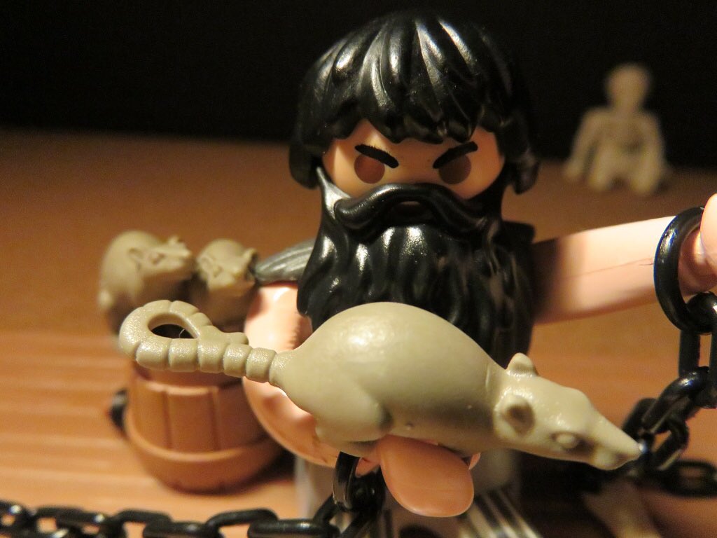Playclicks's tweet photo. Matuxplay abre la veda. Llegan los #ClickSelfies a #playclicks. ¿Tienes un #playmobil y cámara de fotos? ¡Deja que se haga un selfie! Y participa en este hilo tan divertido: https://t.co/E5OKiQ7Yaw También podéis compartirlos con nosotros por aquí. Estamos deseando verlos 💙. https://t.co/nHwPNRD0Th