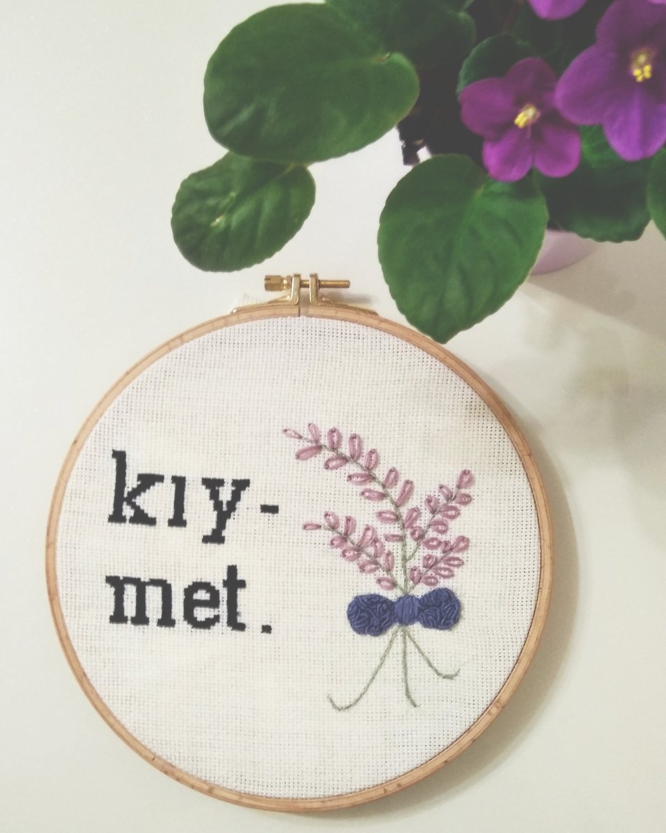yersizkaranfil's tweet photo. ve bir gün herkes anlar sevdiğinin kıymetini

ama ölünce 
ama gidince
ama bitince 
kısaca; iş işten geçince. https://t.co/HAV7Ayyo6h