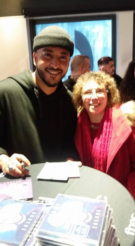 Merci encore <a href="/Slimaneoff/">Slimane</a> ce showcase que j'ai vécu m'a comblée et me donne encore plus hâte que la tournée Solune commence, à ce qu'on a pu voir et entendre, ça va être une tuerie! Et merci mon <a href="/mickaelmiro/">Mickael Miro</a> manager impliqué et au top, très heureuse de t'avoir revue!