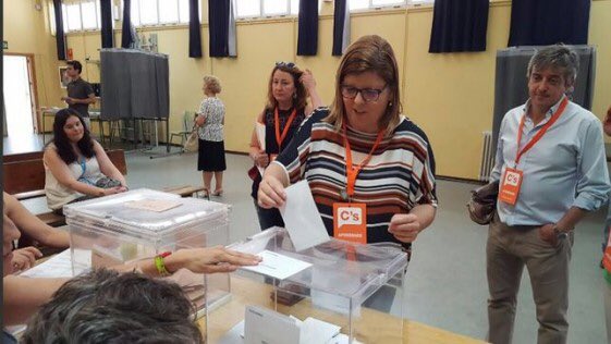 ejimenezcara's tweet photo. Por qué NO DIMITE la diputada imputada d CIUDADANOS⁉️

👉Es Cs y no los jueces quien decide qué es y qué no es corrupción?🤔

👉En Cs tienden a aplicar los principios d la regeneración moral a los demás. A ellos no😒

Y no lo digo yo.
Lo dice @abc_es 👇

https://t.co/GNdkxqjFCf https://t.co/q6fyilD11O