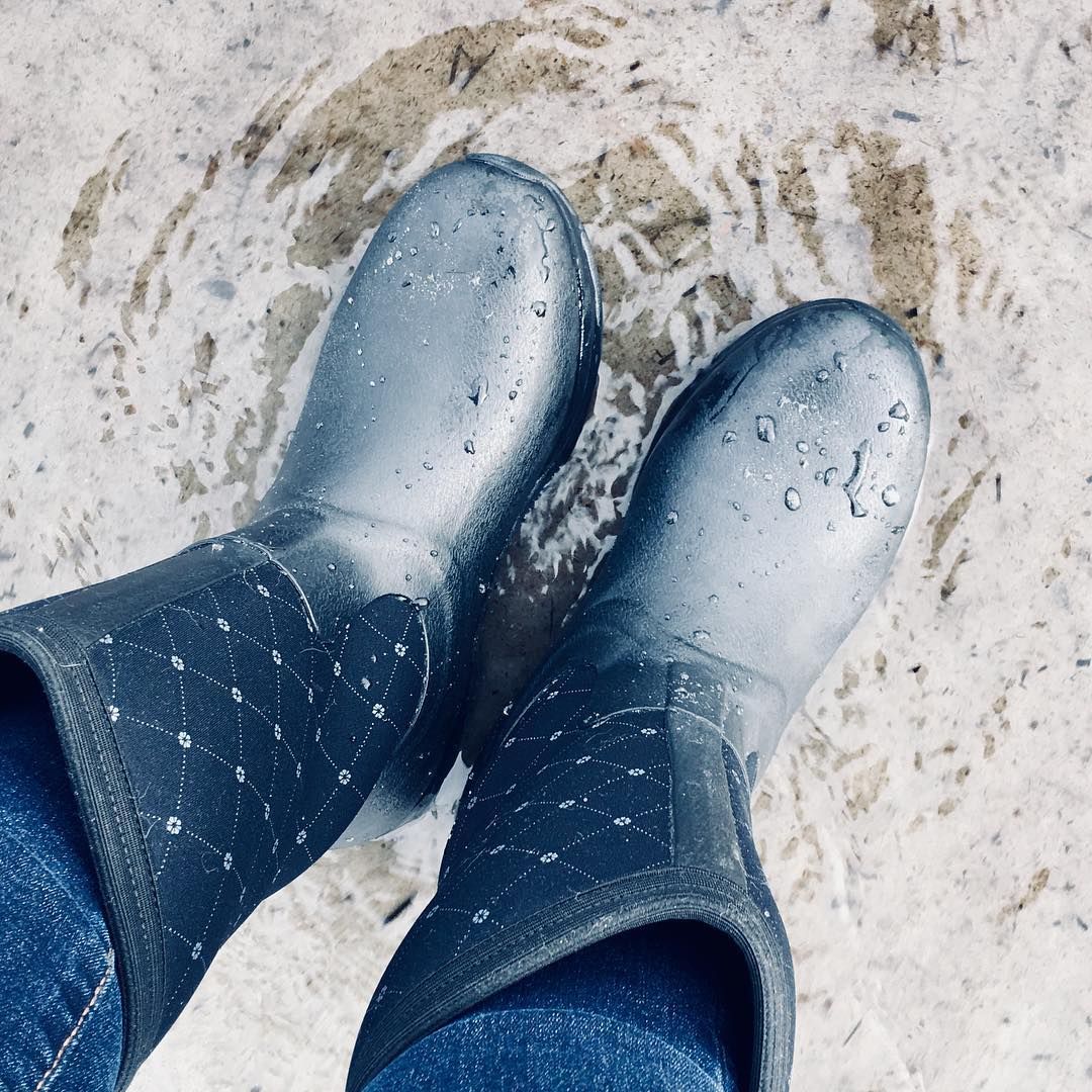 The cutest, most comfortable boots you’ll ever trek in. (pc: IG user @jugglingjuliard) #muckboots