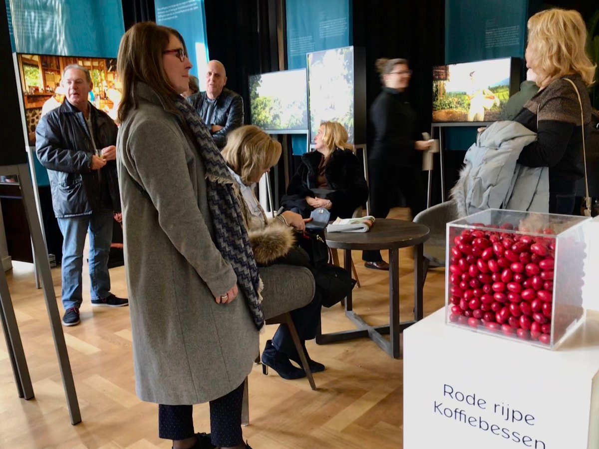SachadeBoer's tweet image. Morgen laatste dag van mijn #fotoexpositie over #koffieboeren  op #java in@vondelcs. Gratis toegang en koffie! #deboerendeboer