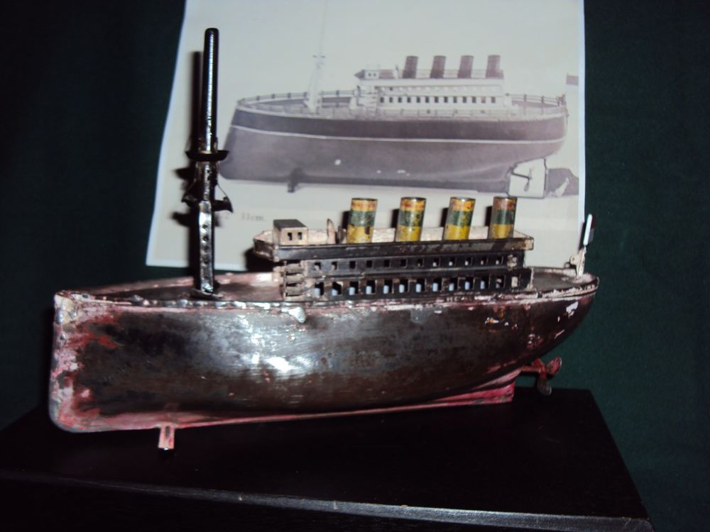 #toys #vintagetoys Arnold tin toy wind up motor ship antique old pond boat nauitacl decoration. dlvr.it/QCznN3