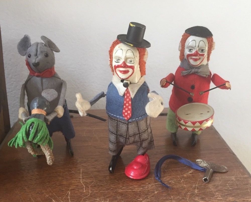 #toys #vintagetoys Three Antique German Schuco Wind Up Tin Toys Clown &amp; Mouse w/ Key Mechanism dlvr.it/QCznN2