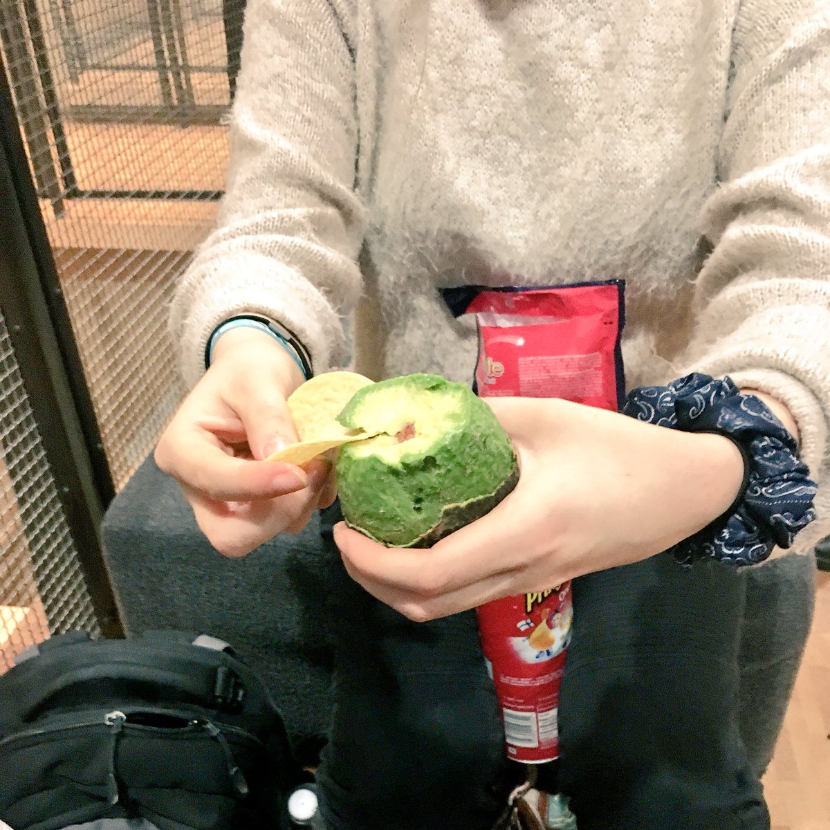 nuppisynti's tweet photo. Tää. On avokado. Kuorittu avokado. #desucon https://t.co/44VH1yRqci