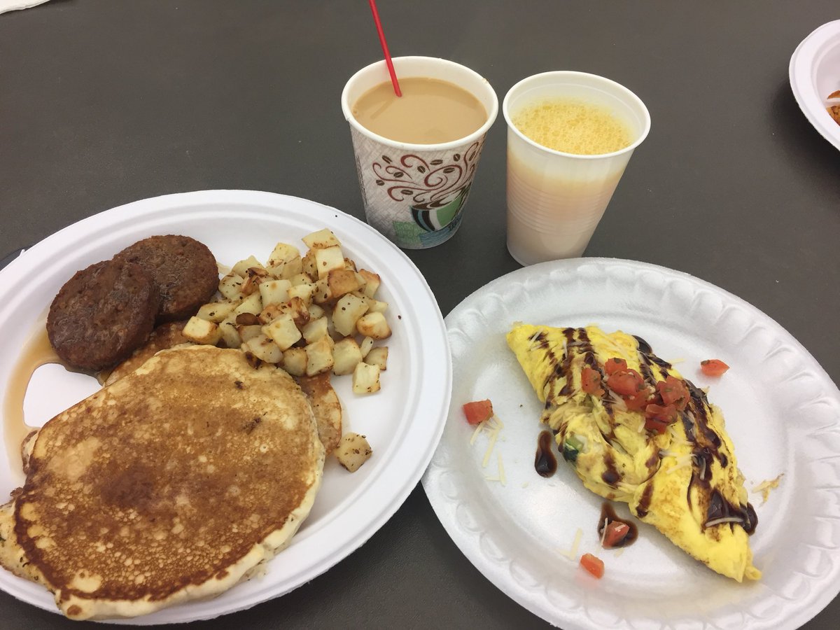 JanetAmorfati's tweet photo. Amazing vegetarian breakfast today to benefit @SecondhandMutts
#respectthedog https://t.co/kn1sPogKyD