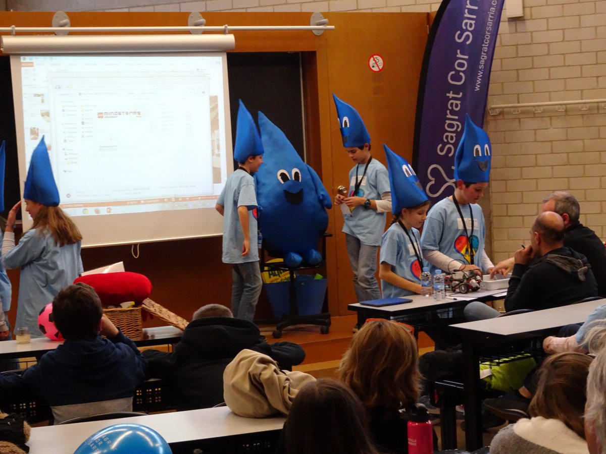 FLLGironaEPS's tweet photo. Defensa de projectes #FLLGirona #morethanrobots https://t.co/tsrZdwxM7m