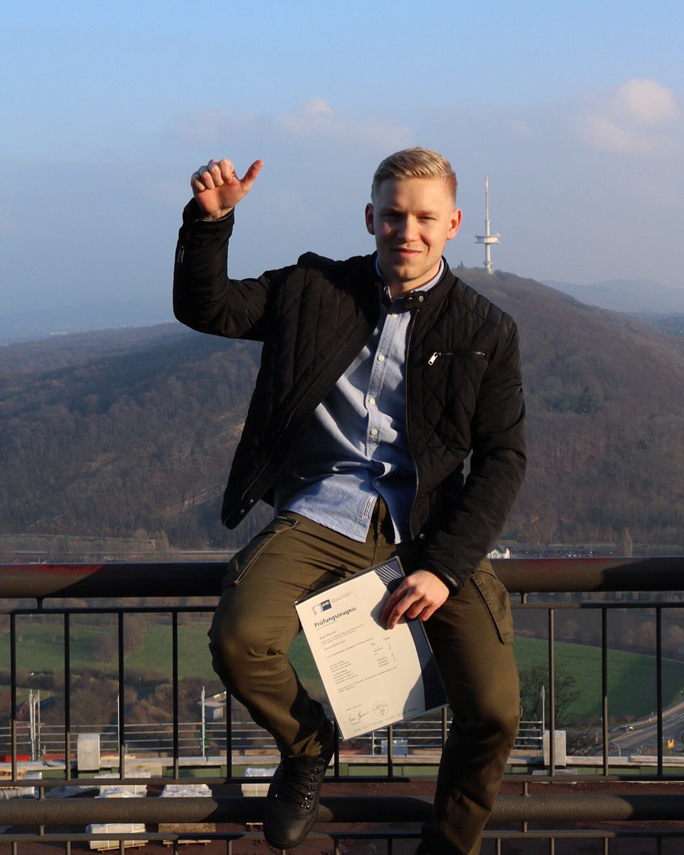 Maiki_Vanics's tweet photo. Finally graduated in my IT education 🥂It‘s the biggest gift when you have time to proceed on your passion https://t.co/xSMFu8AcSf