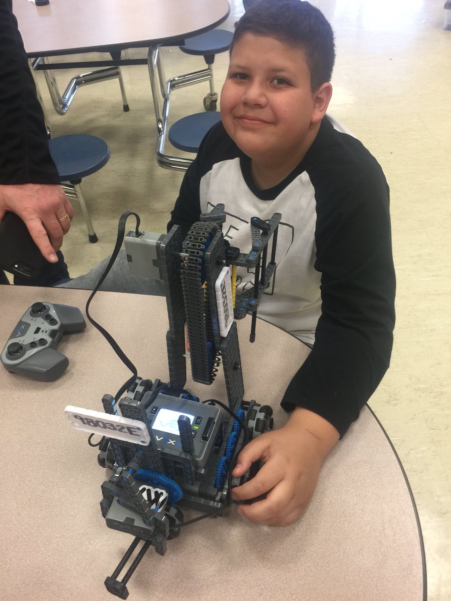 Kongaika's tweet photo. From this to that...These 5-6th graders are lit! #utstem https://t.co/xz3RgwWqiX